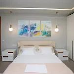 Luxurious 5 Bedroom *
