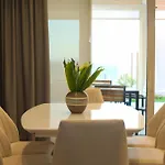 Luxurious 5 Bedroom Villa *