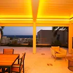 Luxurious 5 Bedroom Villa Palasë