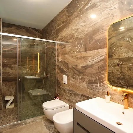 Luxurious 5 Bedroom