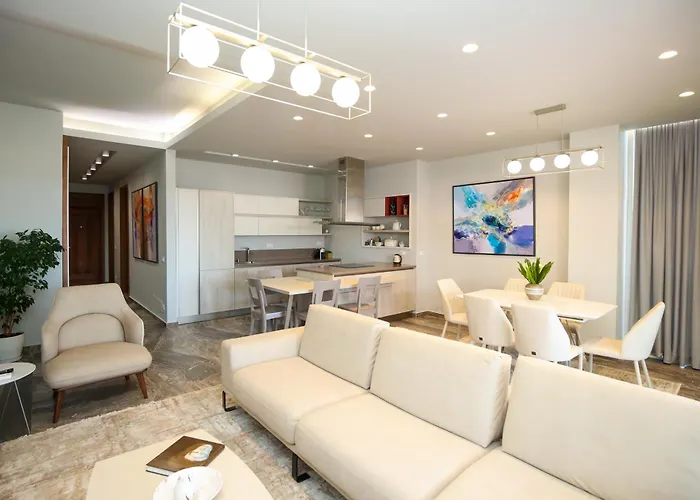 Villa Luxurious 5 Bedroom Palasë