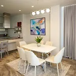 Luxurious 5 Bedroom *