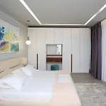 Luxurious 5 Bedroom Βίλα *