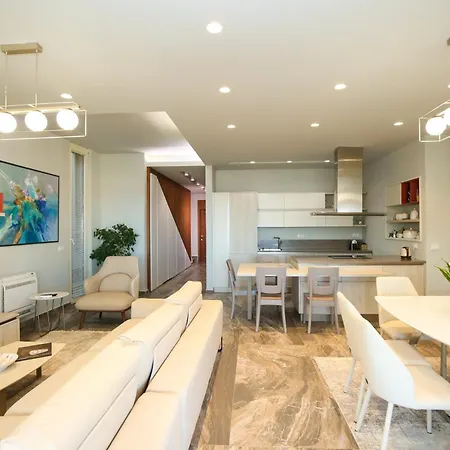 Luxurious 5 Bedroom Vila Palasë