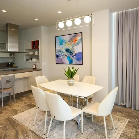 Luxurious 5 Bedroom *