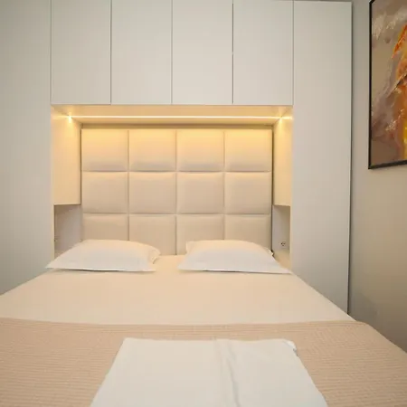 Luxurious 5 Bedroom 别墅