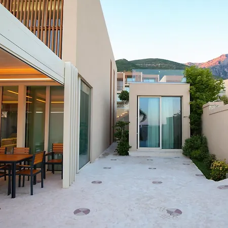 Willa Luxurious 5 Bedroom Palasë