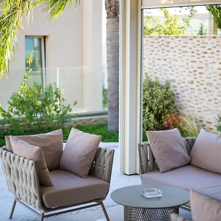 Luxurious 5 Bedroom Vila *