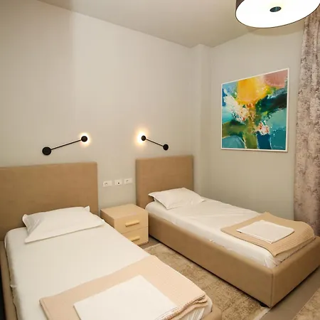 Luxurious 5 Bedroom Vila *