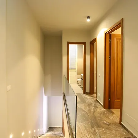 Luxurious 5 Bedroom Vila Palasë