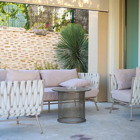 Luxurious 5 Bedroom *