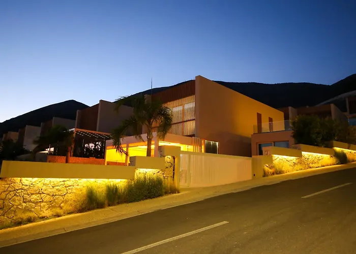 Luxurious 5 Bedroom