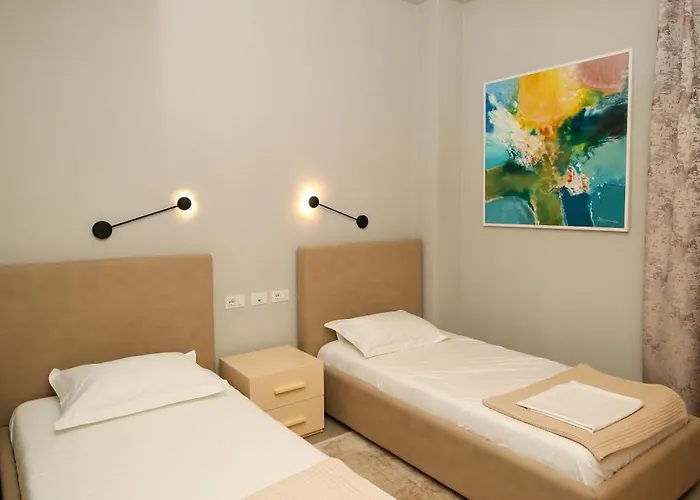 Luxurious 5 Bedroom Villa *