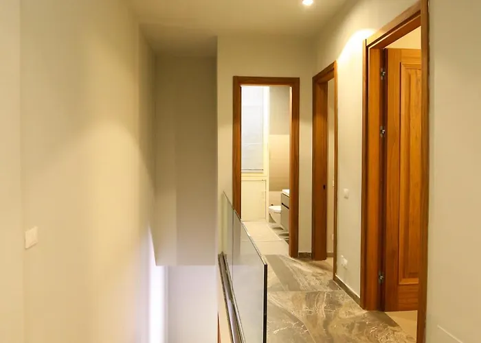 Luxurious 5 Bedroom Villa Palasë