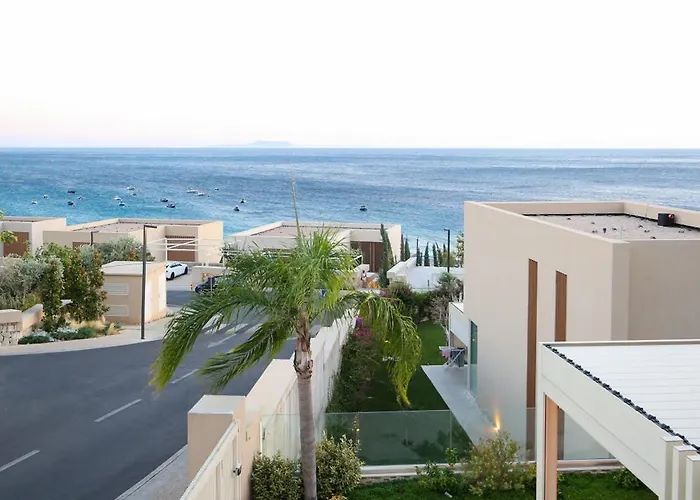 Luxurious 5 Bedroom Villa Palasë