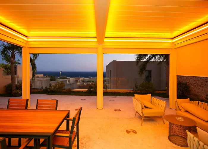 Luxurious 5 Bedroom Villa Palasë